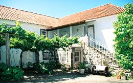 Outside view - Casa Porcalhota at Solar do Laginha
